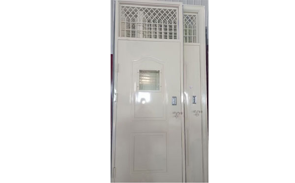 镇巴学校教室门