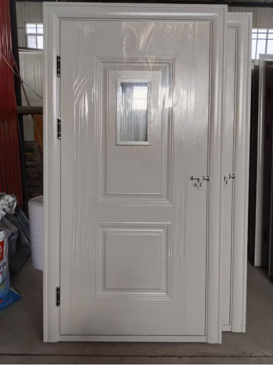 镇巴学校教室门