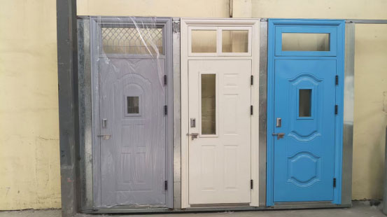 镇巴学校教室门