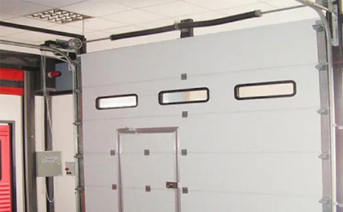 镇巴工业提升门的安装方法