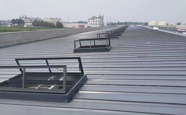 某中学室内体育馆镇巴排烟窗改造项目