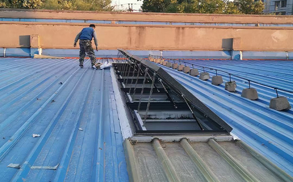 某区域性物流仓储中心镇巴排烟窗系统安装项目