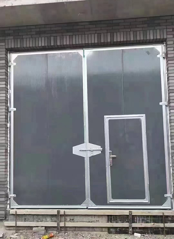 镇巴工业平开门在大型设备制造车间的应用实例 镇巴工业平开门在大型设备制造车间的应用实例